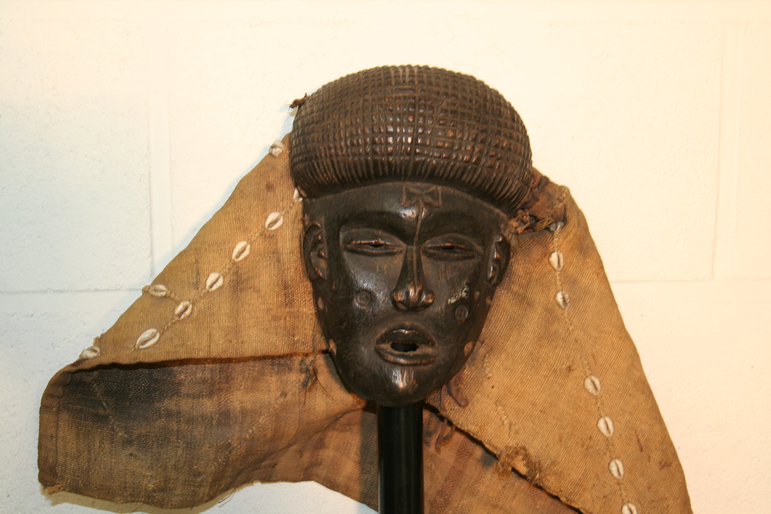 tchokwe (masque), d`afrique : R.d.du Congo, statuette tchokwe (masque), masque ancien africain tchokwe (masque), art du R.d.du Congo - Art Africain, collection privées Belgique. Statue africaine de la tribu des tchokwe (masque), provenant du R.d.du Congo, 1635:masque tchokwe Lwena représentant une femme.A l